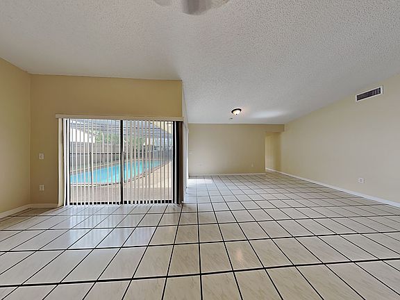 3rd image of 531 SW 167th Ave