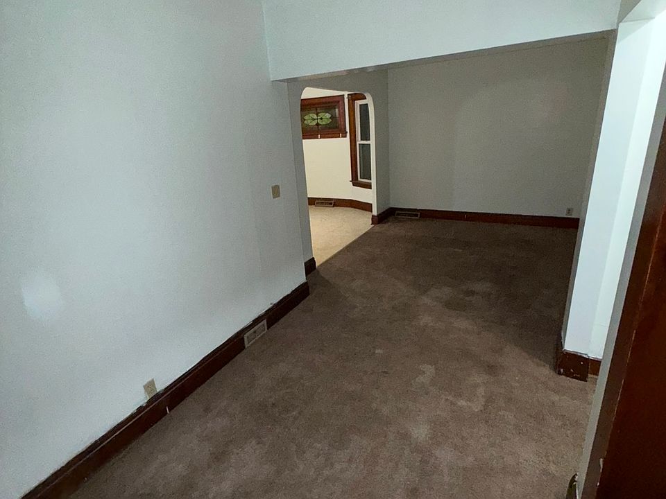 1st image of 37 Crescent Pl Floor 1