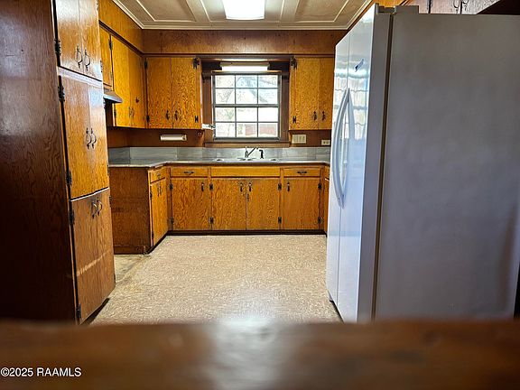 3rd image of 141 Hilltop Cir
