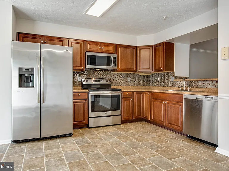 8125 Gray Stone Ln — Photo 13