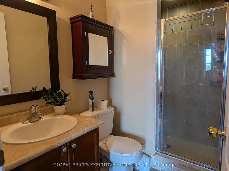 1218 Lamont Cres — Photo 32