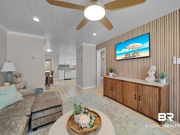 4th image of 226 W Canal Dr #6