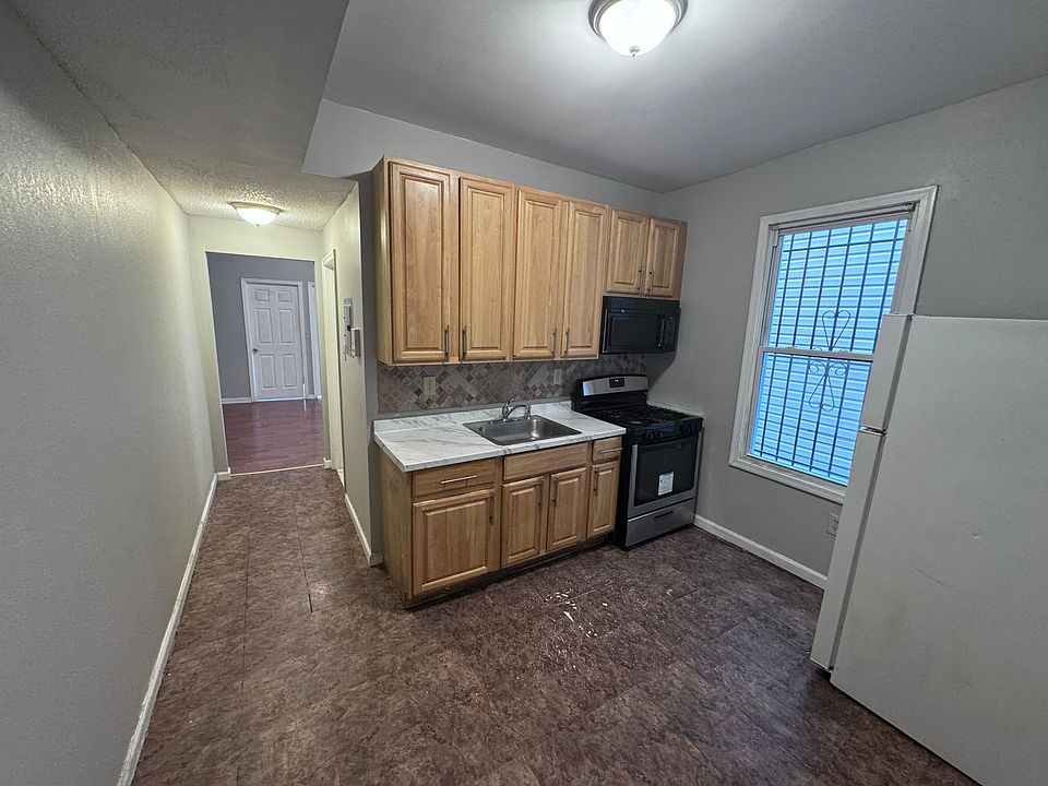 1st image of 457 Hawthorne Ave #G2