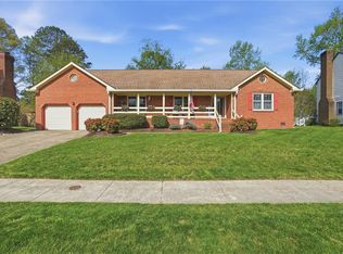 888 Le Cove Dr, Virginia Beach, VA 23464