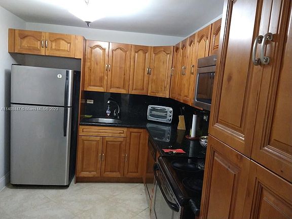 4th image of 6039 NE Collins Ave #1208