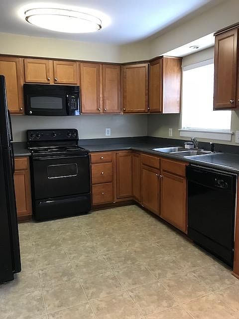 1st image of 402 Village Dr