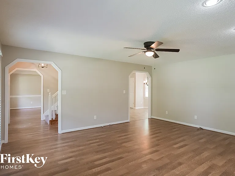 174 Somerset Ln — Photo 4