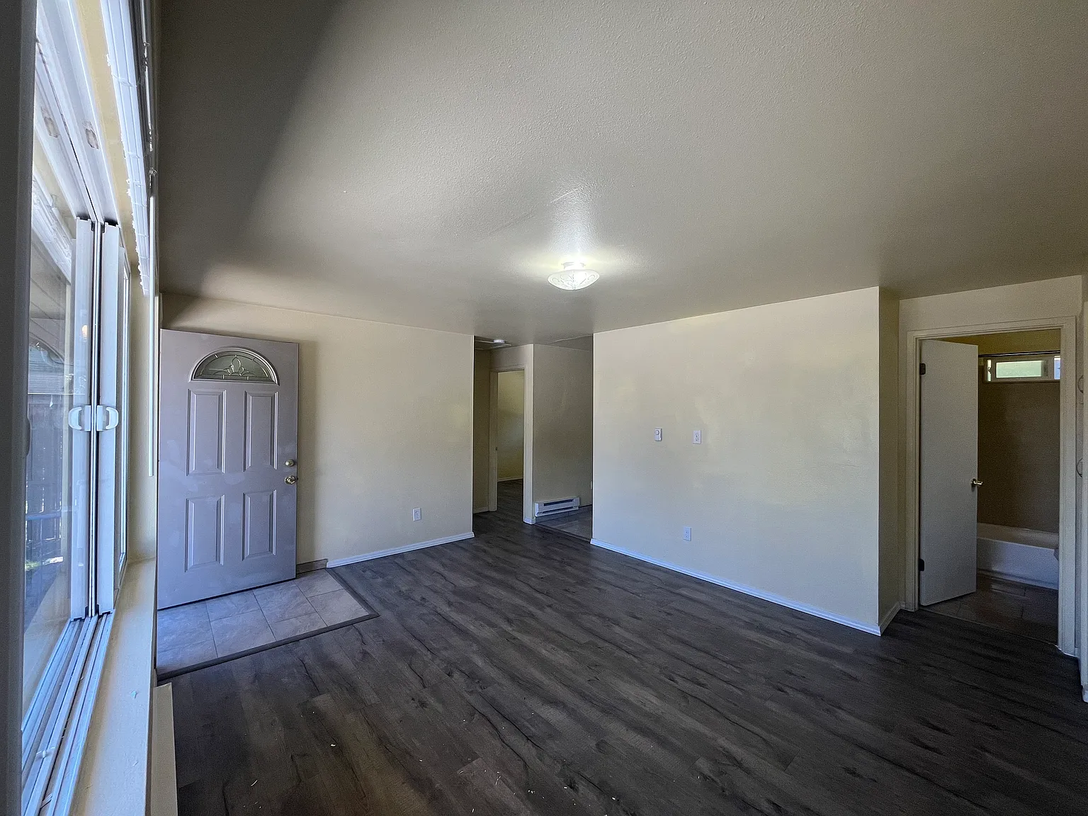 2 bed, 850 sqft, $2,500 — Photo 4