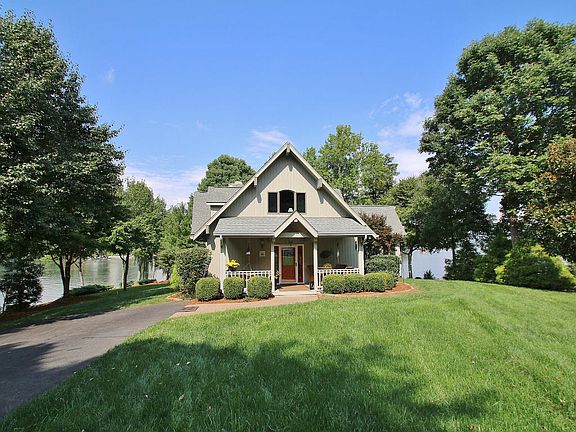 3rd image of 76 Pine Crest Cir