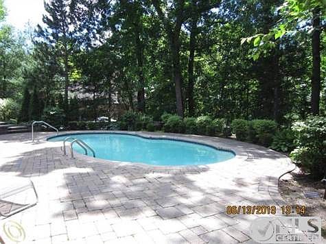 ALTA VISTA DRIVE pool.jpg
