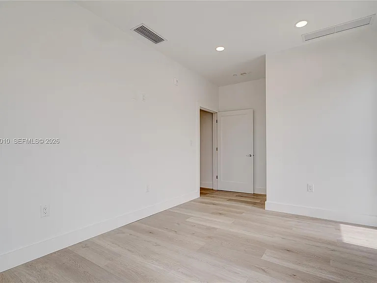 816 84th St #2 — Photo 8