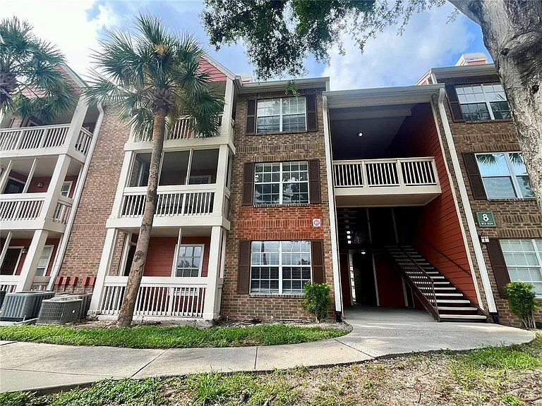 10200 Gandy Blvd N #813 — Photo 1