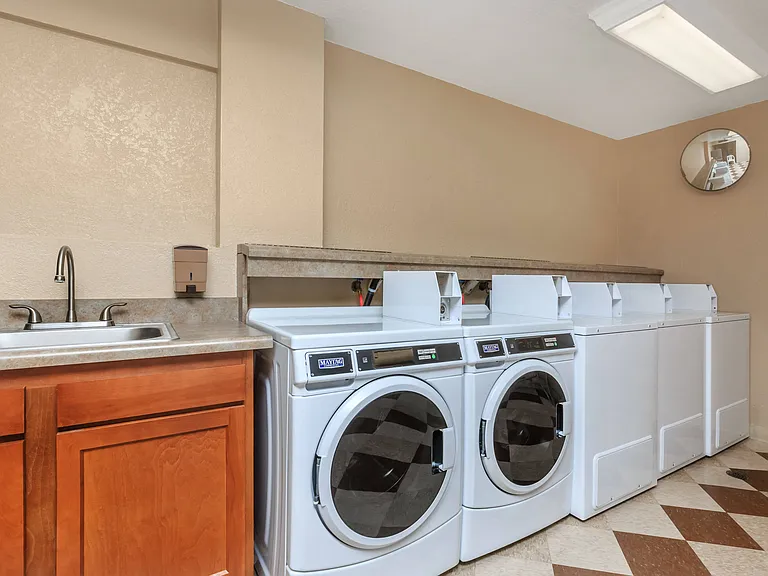 Carondelet Apartments — Photo 13