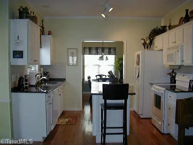 3 bed, 1650 sqft, $1,850 — Photo 2