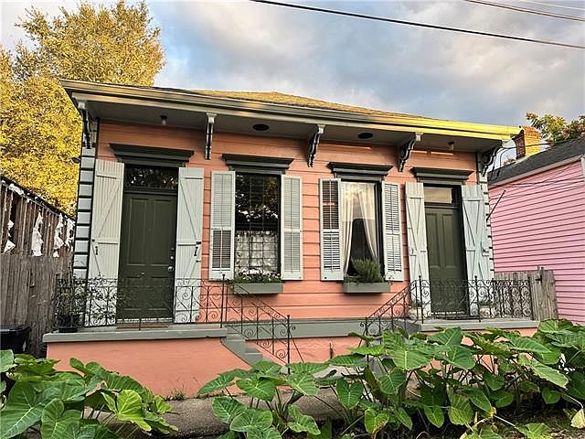1st image of 821 Pauline St
