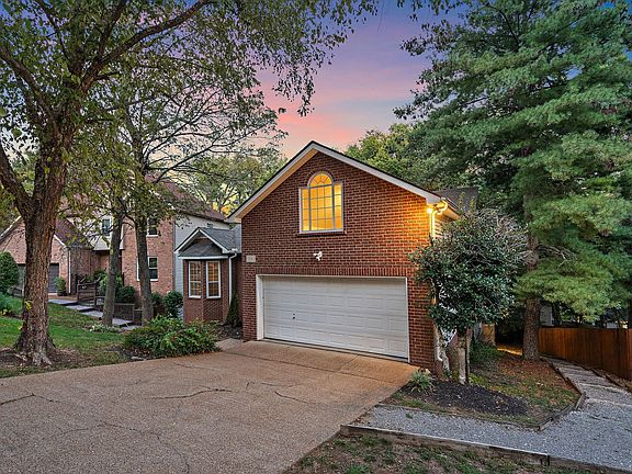 3rd image of 824 N Woodstone Ln