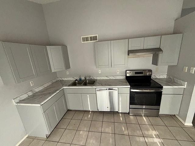 1st image of 423 Vincent St #423