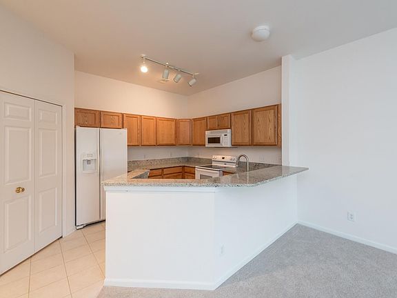 4th image of 2800 S Knightsbridge Cir