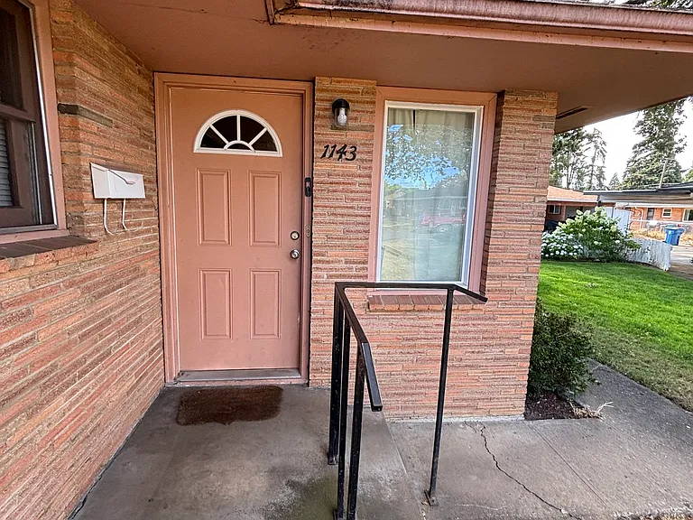 1143 17th St SE — Photo 10