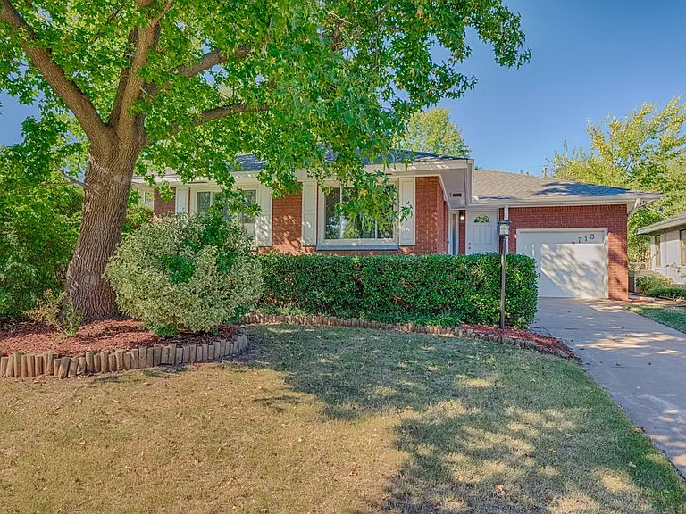 4713 N Harvey Pkwy — Photo 2