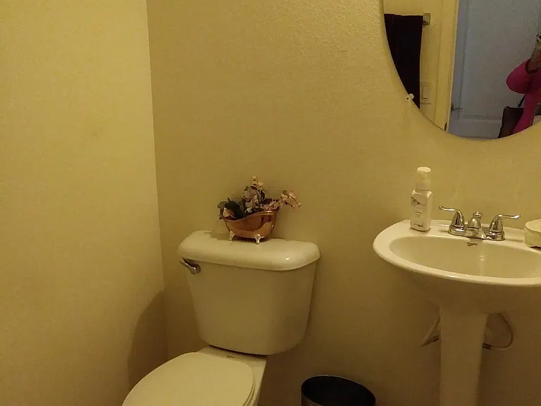 3720 E Kerry Ln — Photo 8