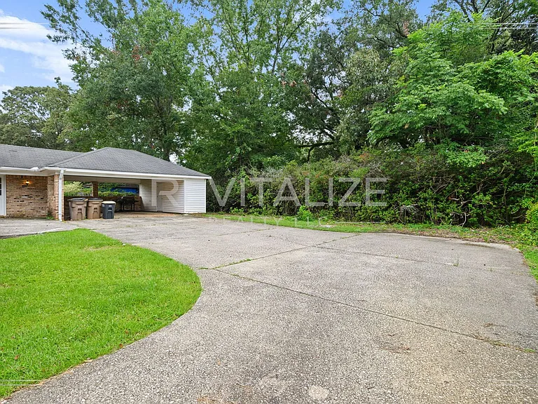 1211 Vendome Dr W — Photo 49