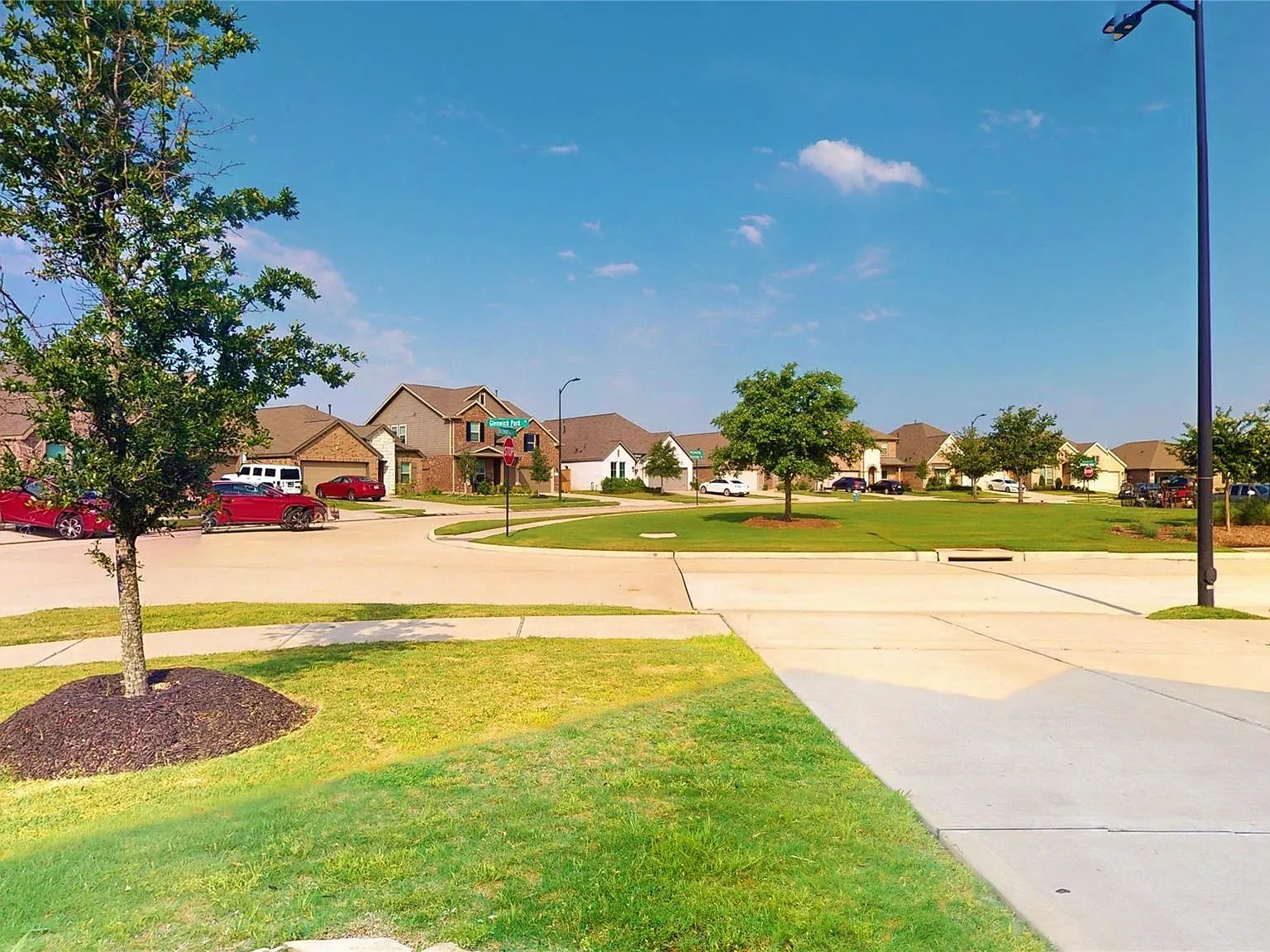 3 bed, 2.5 bath, 1786 sqft, $2,295 — Photo 3