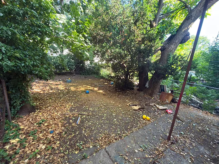 150 S 10th St #1 — Photo 2