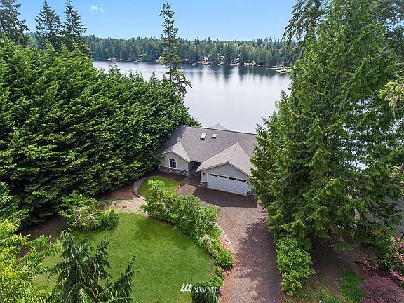 3rd image of 2090 E Trails End Drive