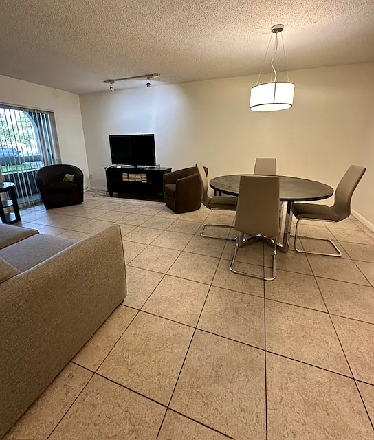 1 bed, 712 sqft, $1,800 — Photo 3