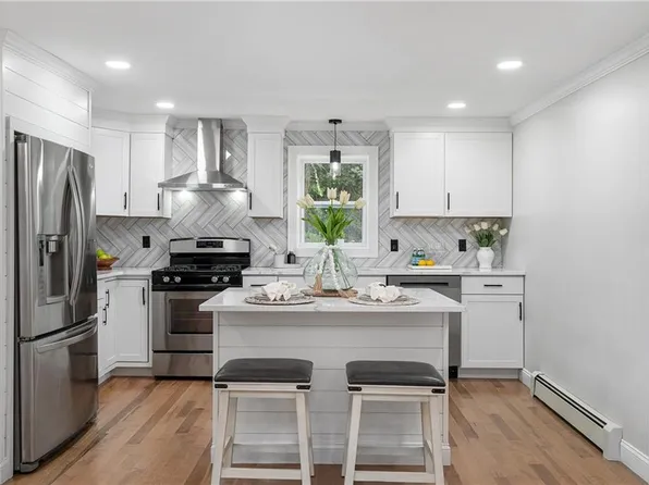 29 Zenon St, Chepachet, RI 02814