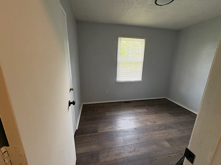 406 Cary Dr — Photo 15