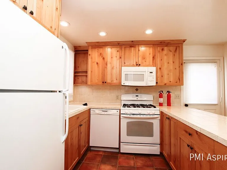 1722 Grove St — Photo 14