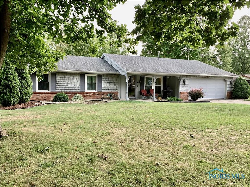 1st image of 402 Oakwood Ct