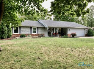 402 Oakwood Ct, Bryan, OH 43506