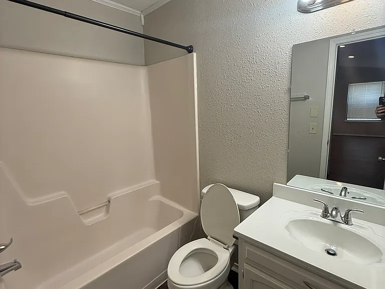 1533 E 67th Pl — Photo 19
