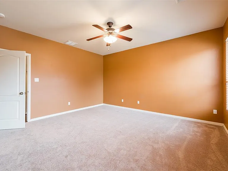 913 Brighton Pl — Photo 18
