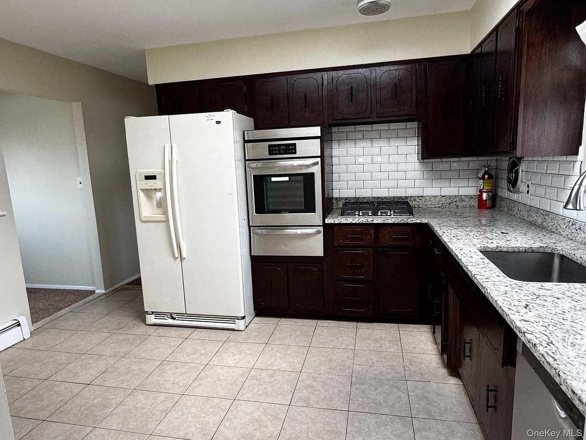 Building Photo - 113 Maple Blvd #UPPER