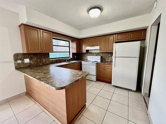 2nd image of 1095 W 37th St