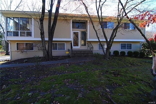 1st image of 15 Heather Hill Ln