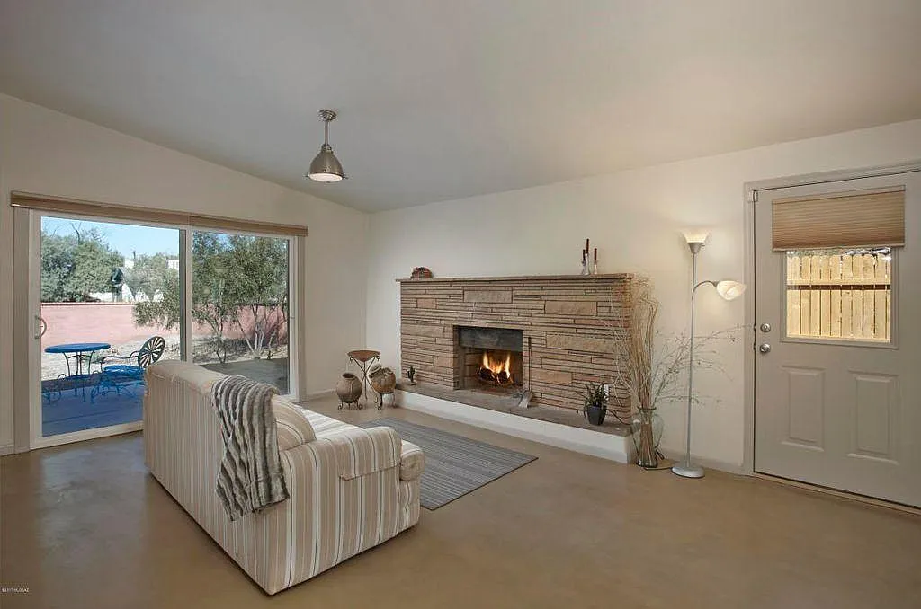 3 bed, 1400 sqft, $2,200 — Photo 3