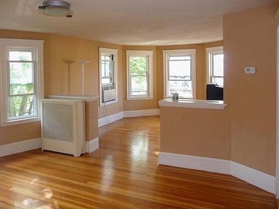5th image of 16 Radcliffe St #2