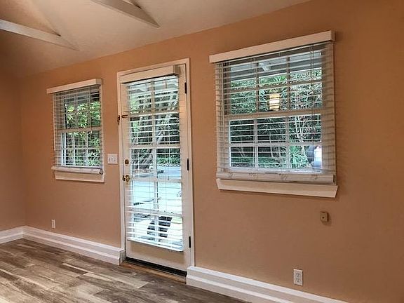 3rd image of 1 Greenoaks Dr