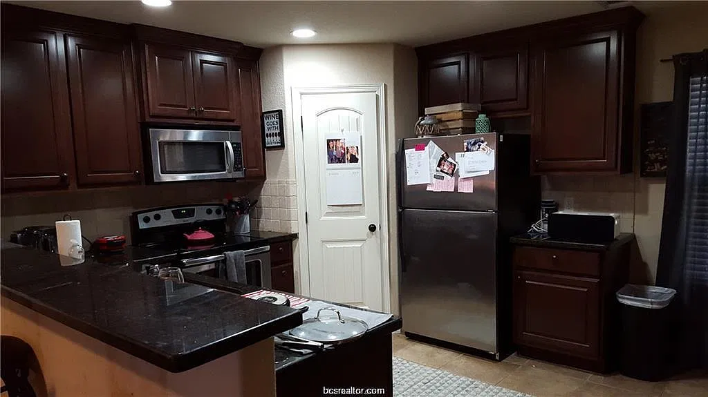 5 bed, 1902 sqft, $3,795 — Photo 4