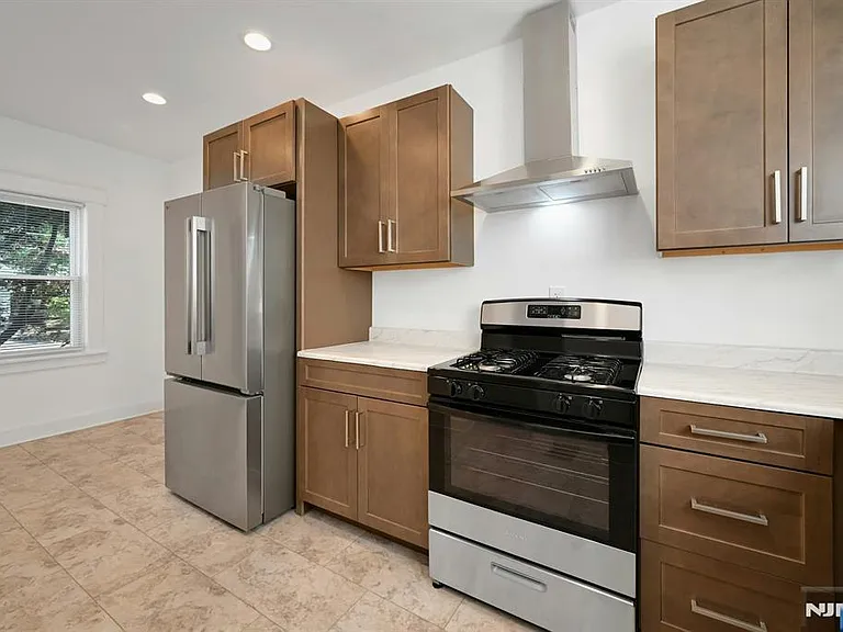 304 Midland Ave #1 — Photo 7
