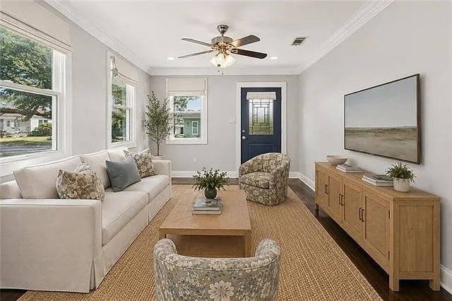 3 bed, 2.0 bath, 1100 sqft, $2,000 — Photo 3