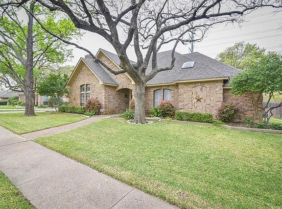 2nd image of 4000 Falcon Lake Dr