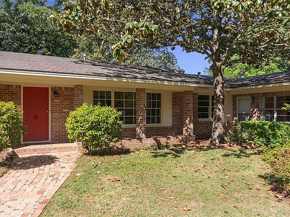 5th image of 245 Carmel Dr E