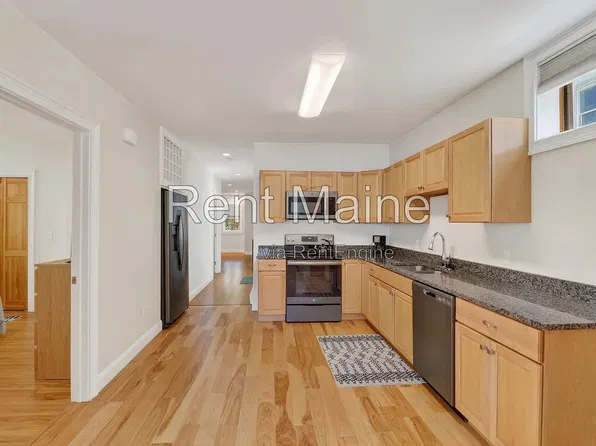 181 Center St, Bangor, ME 04401