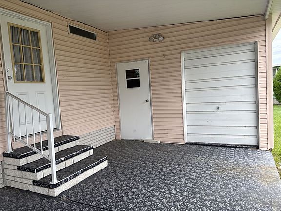 3rd image of 481 Lake Cir #481